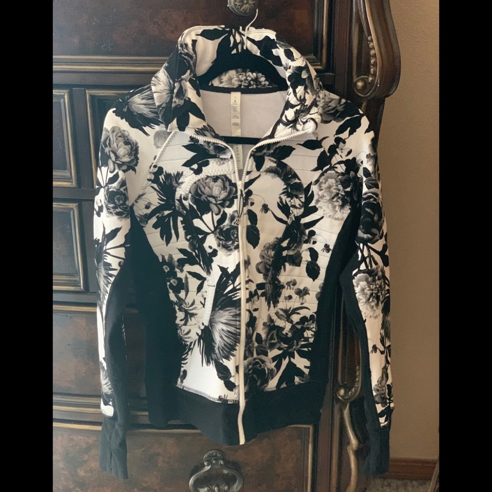 LULULEMON Black White Scuba Bloom Stretch Floral - Picture 2 of 4